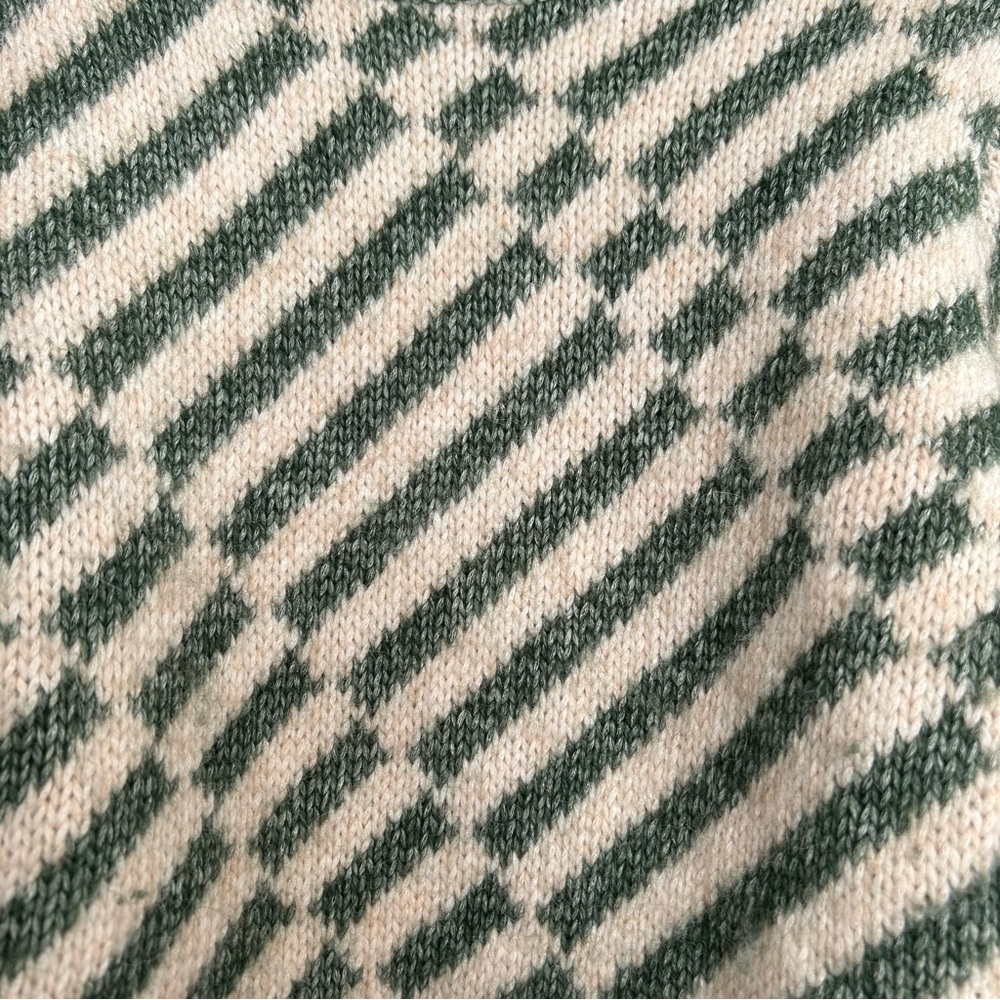 KOTN Women's Asilah Cropped Pattern Sweater - Picture 8 of 11